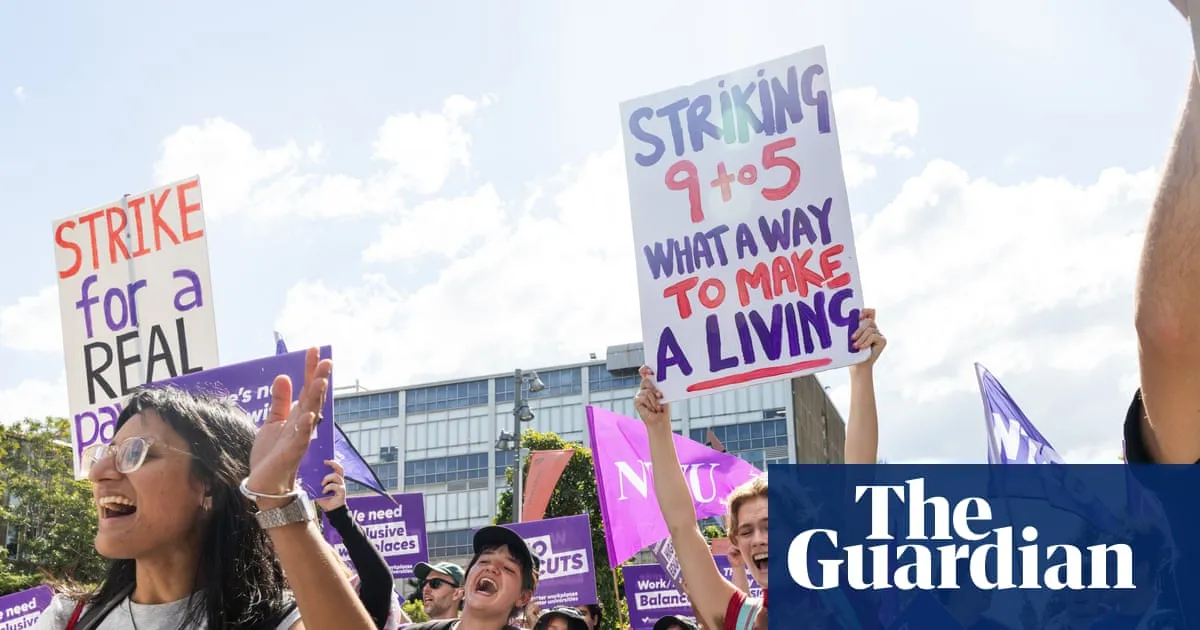 ‘We have had enough’: thousands of University of Sydney staff walk off the job over AI and job security
