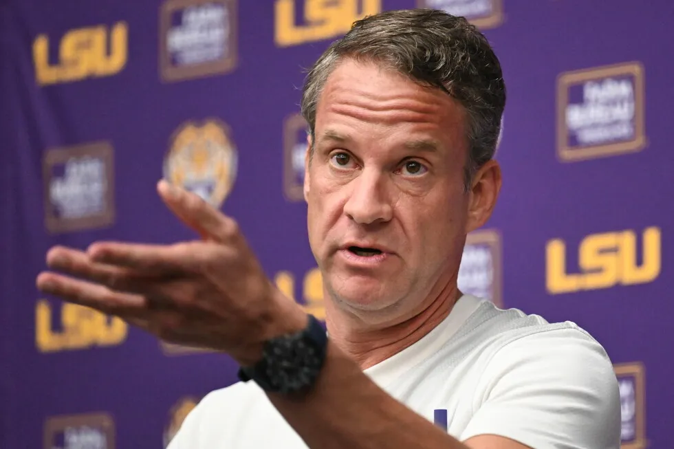 College football Week 1: Kiffin makes LSU debut, No. 24 Louisville-No. 9 Ole Miss only Top 25 game