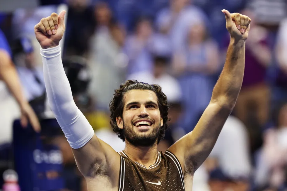 Carlos Alcaraz recovers after dropping the first set to reach the third round at the US Open