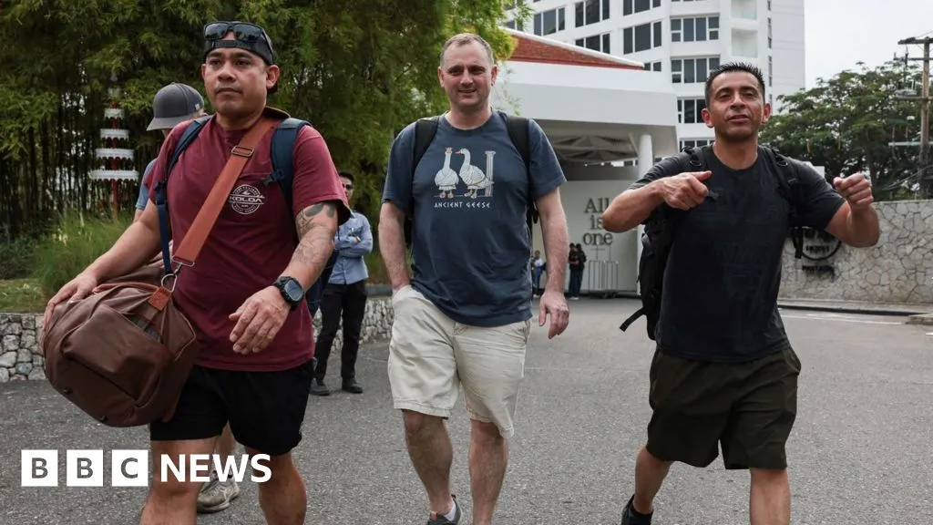 Shopping to bar-hopping: USS Abraham Lincoln sailors unwind in Thailand after 250-day voyage