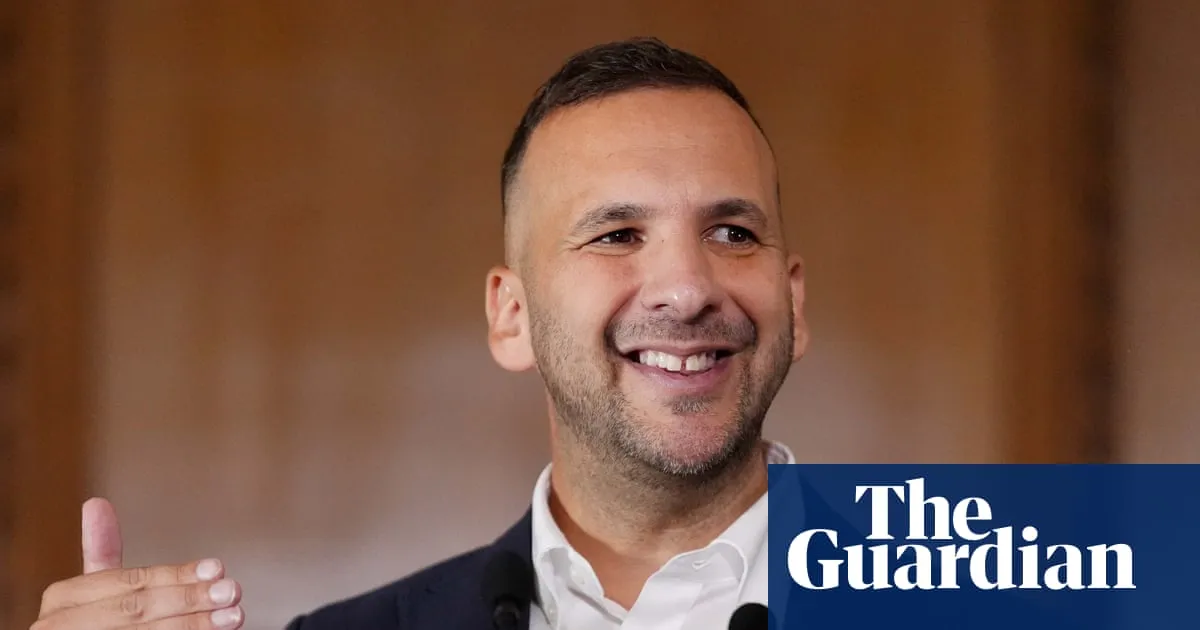 Green party leader Zack Polanski seeks to stand in byelection for Keir Starmer seat