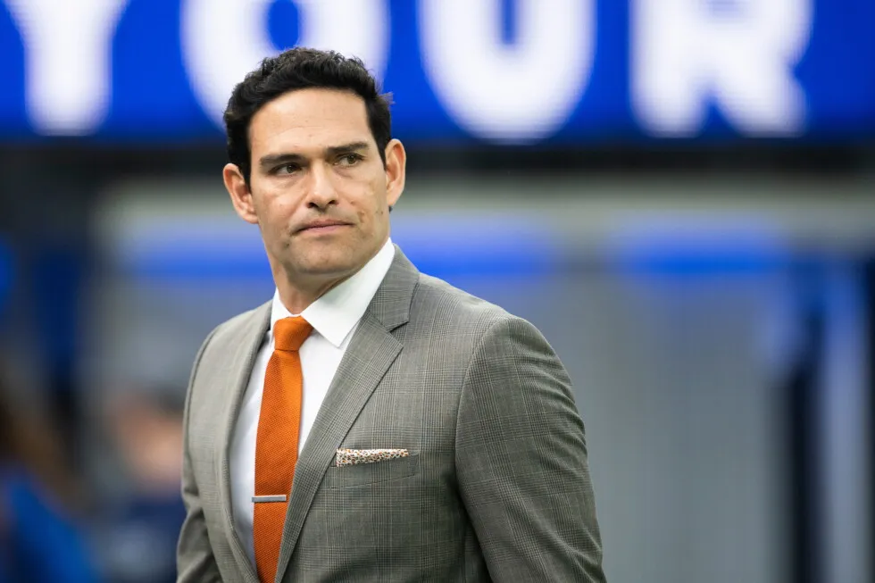 Ex-Fox Sports analyst Mark Sanchez plans guilty plea to charges stemming from fight outside hotel