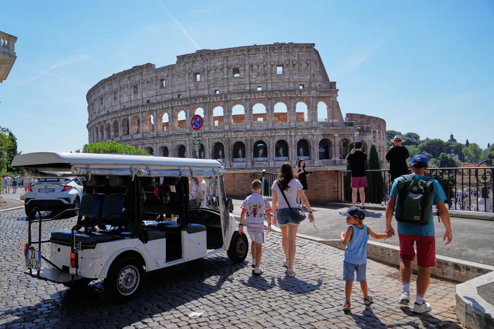 Reckoning looms for golf carts that zip through Rome’s crowded historic center