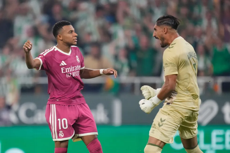 Kylian Mbappé has late penalty saved in Real Madrid loss at Betis
