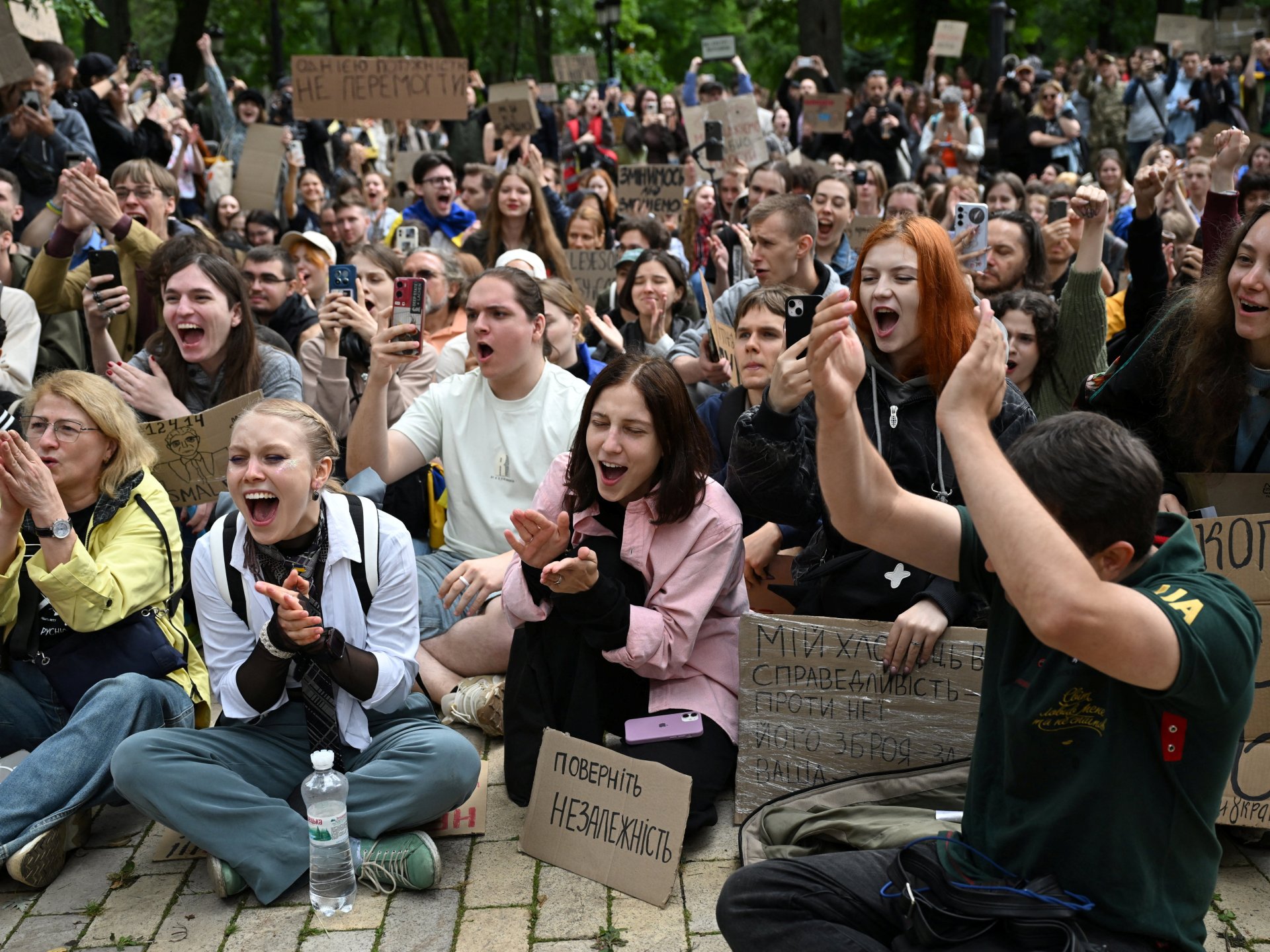 ‘Not an easy process’: How is Ukraine, and Zelenskyy, tackling corruption?