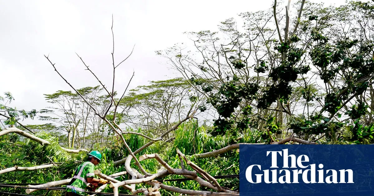 Western Hawaii islands survey damage after Hurricane Lowell passes by