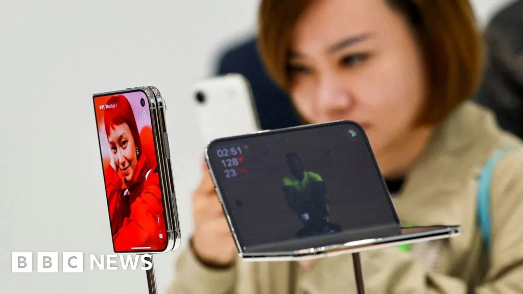 Apple's new boss starts with big gamble on $2,000 first folding iPhone