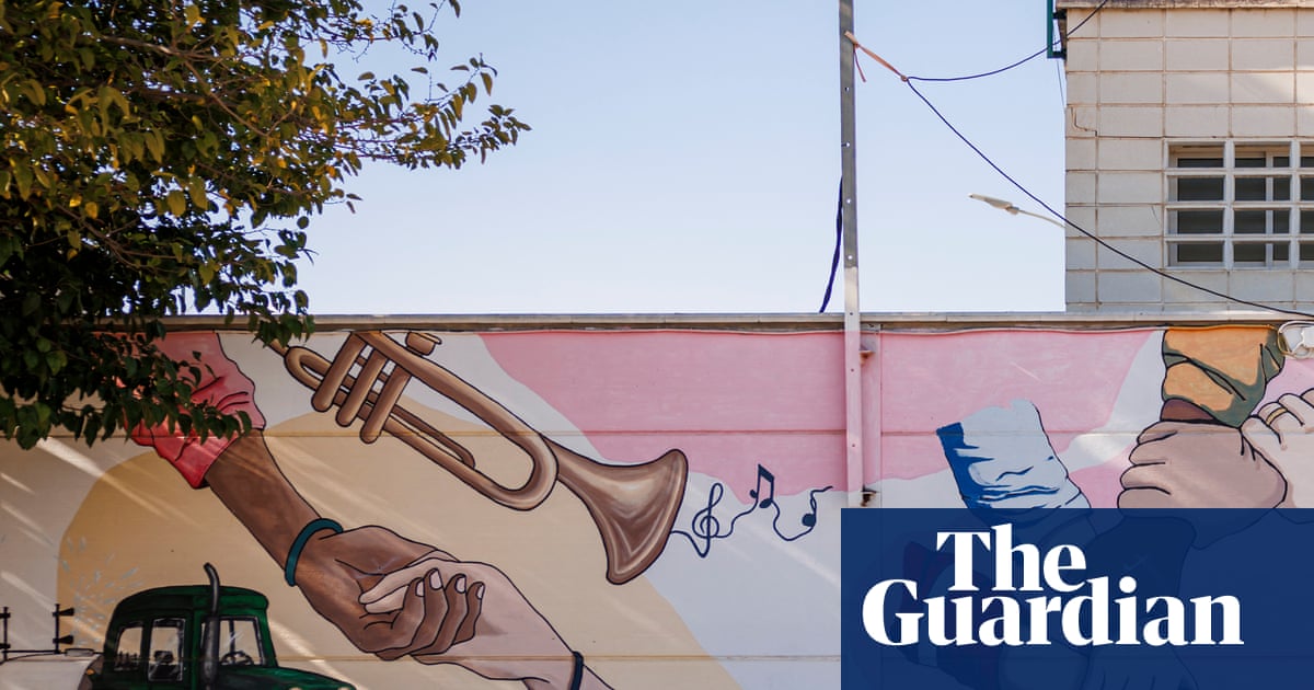 Spain approves decree to regularise half a million undocumented migrants