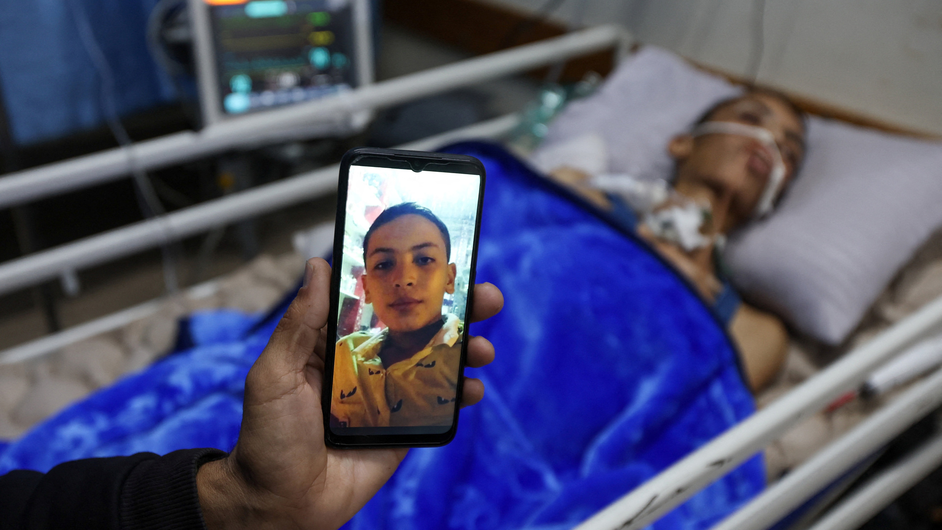 Palestinian patients wait for reopening of the Rafah border