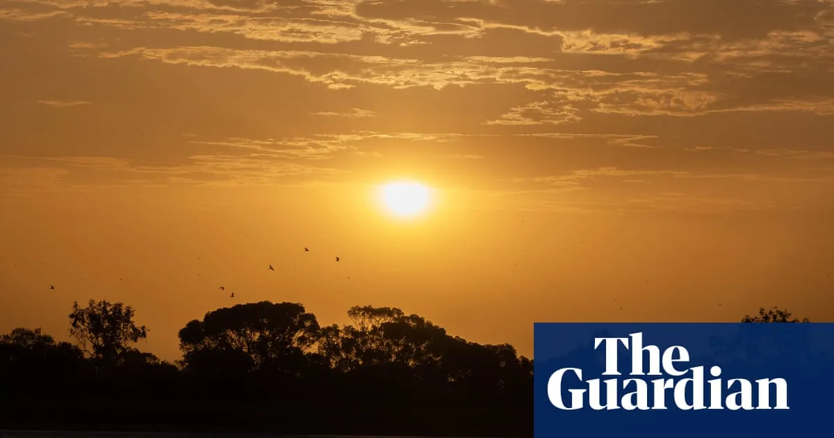 Historic heatwave expected to break records in NSW and Queensland with temperatures over 45C in regional towns