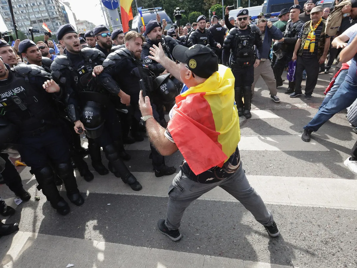Romanian shepards and farmers clash with police