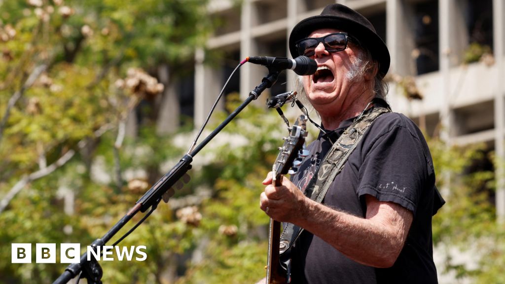 Neil Young offers Greenlanders free access to his archives