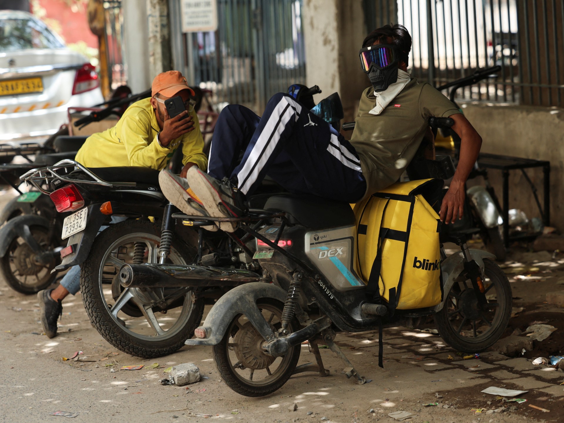 India curbs ‘grocery under 10 minutes’. But riders must still fatally race