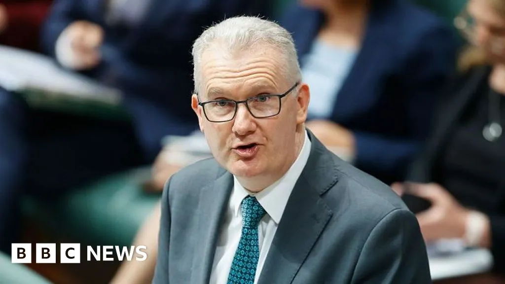 International students, 'visa hoppers' and backpackers targeted in Australia migration crackdown