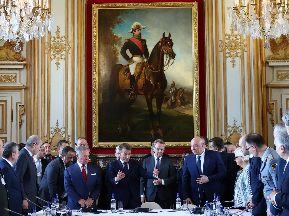 Macron and Aoun discuss efforts to back Lebanon’s army, end Israeli attacks