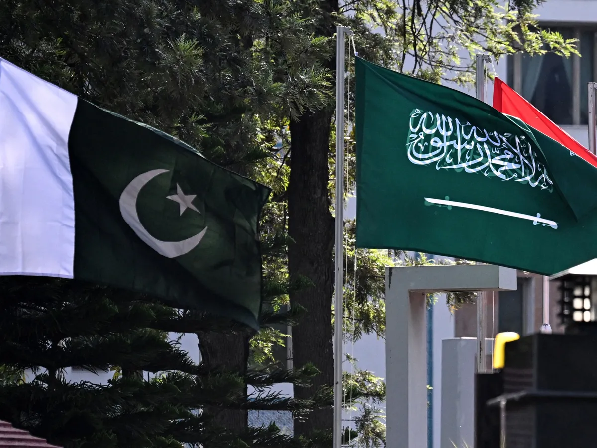 Pakistan pledges full committment to defence of Saudi Arabia