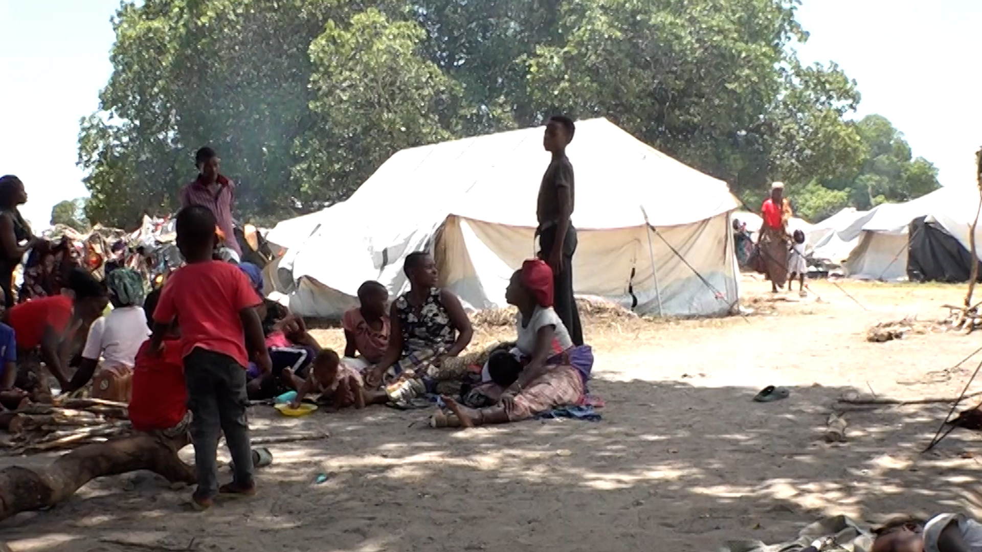 Video: Mozambique floods force thousands into displacement camps