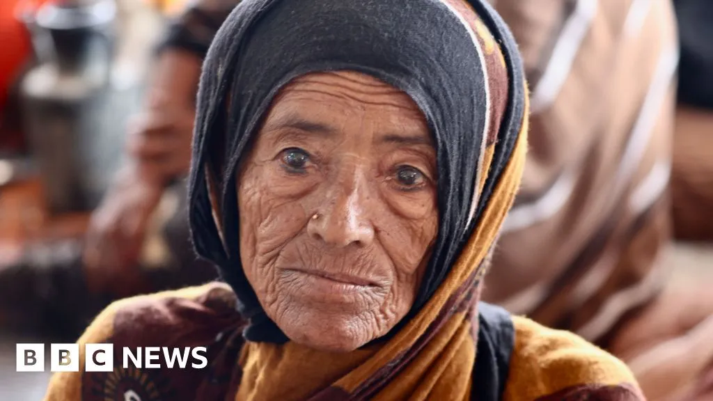 Yemenis flee across Red Sea as Houthis and Saudi-backed forces escalate war