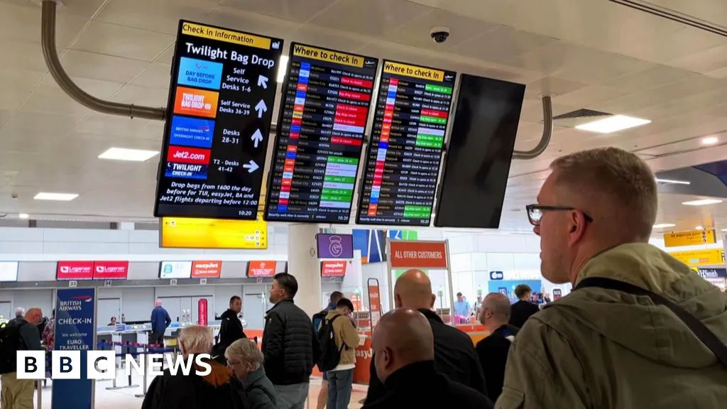 Airlines criticise air traffic control as second glitch causes more disruption in UK