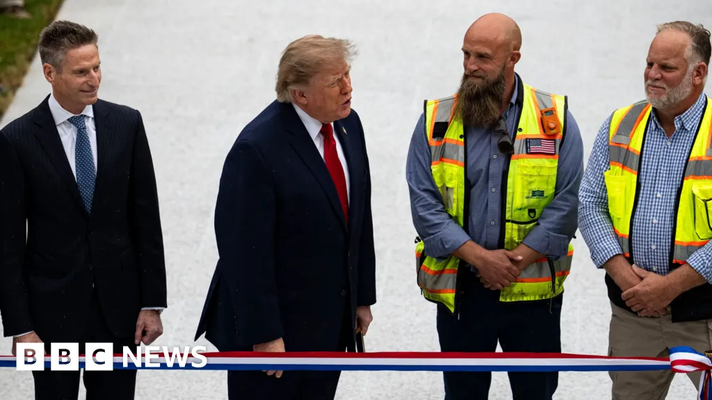 What is the White House press pool and why is it in a row with Trump?