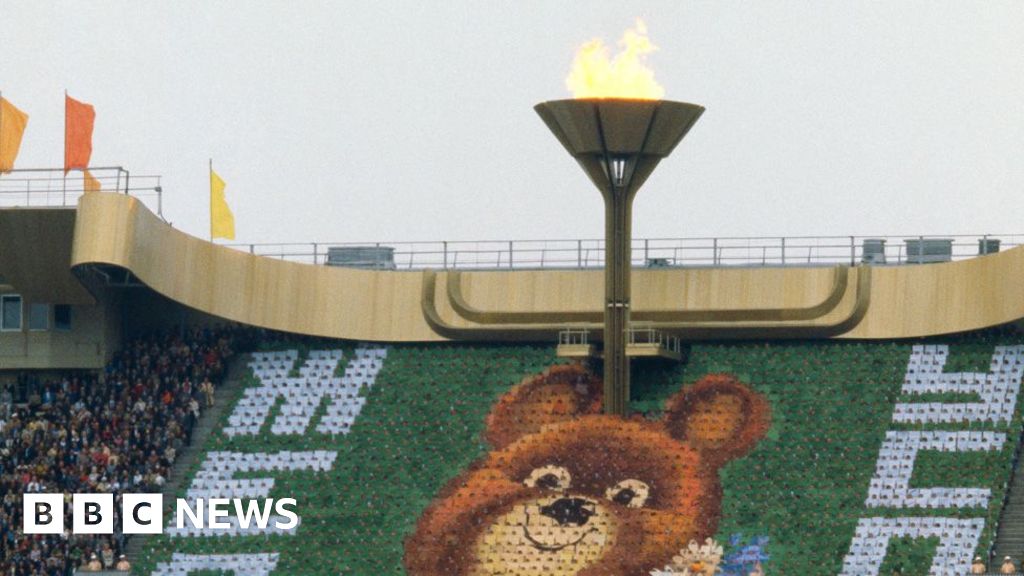 Olympian and other Eritreans freed after 18 years without trial, relatives tell the BBC