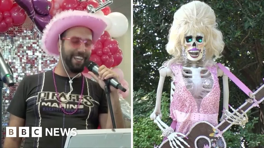 Watch: Karaoke and butterflies - US cities celebrate Dolly Parton Day