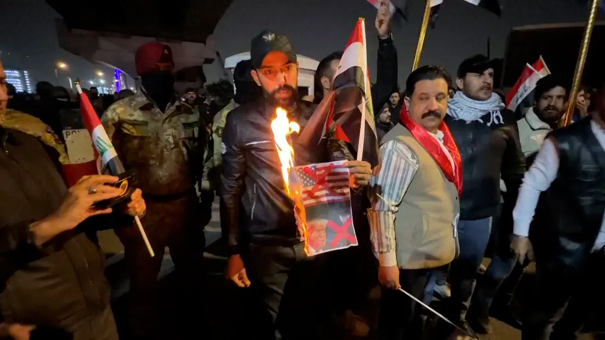Iraqi protesters burn photos of Trump amid his threats over al-Maliki