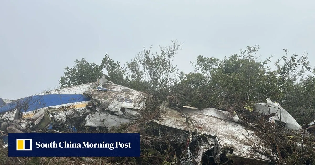 Plane crash in Colombia kills 15, including politician