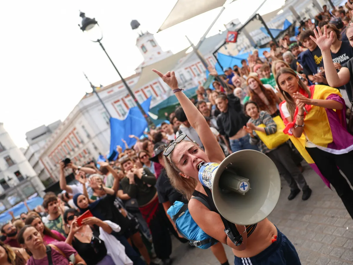 Spain protests: Evicted 87-year-old woman to return to Madrid home