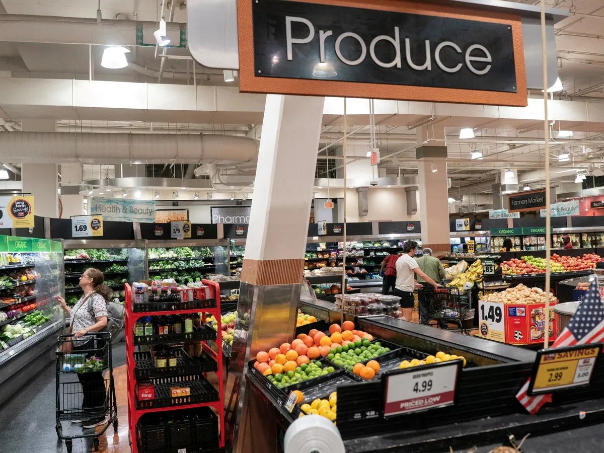 US consumer confidence hits its lowest level since 2014 ahead of midterms