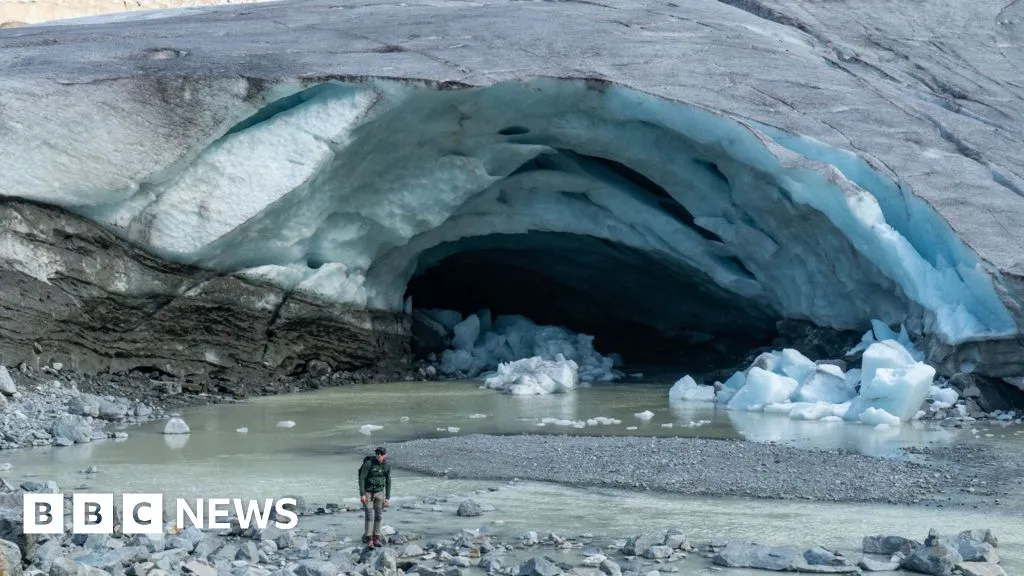 Swiss glaciers suffer 'disastrous' year of ice loss, threatening water supplies