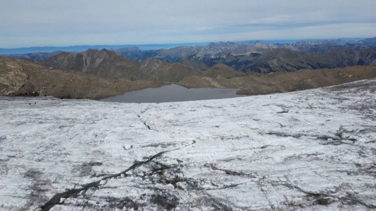 ‘Catastrophic year’ as Swiss glaciers lose 5% of ice after heatwaves