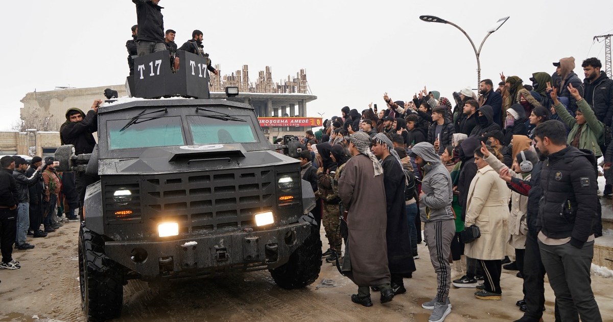 Syria grants immediate citizenship to Kurds in wake of gains against SDF