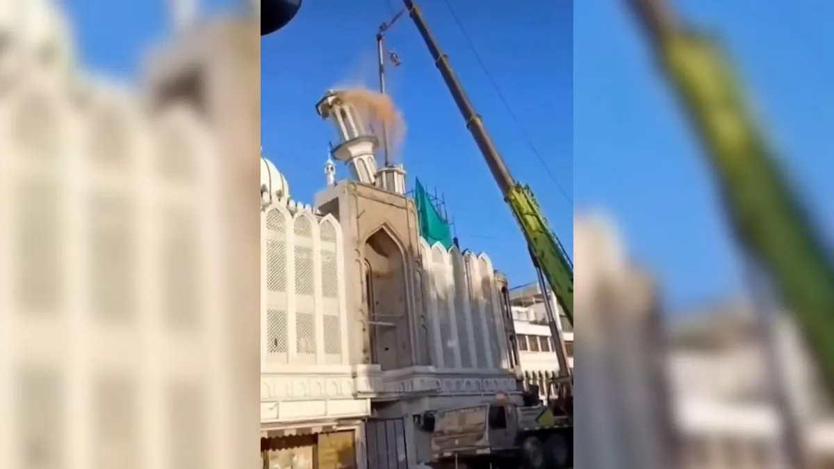 Minaret of Indian mosque collapses during controversial demolition