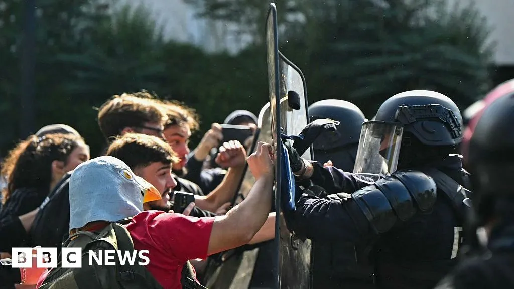 School protests send shivers down French government's spine