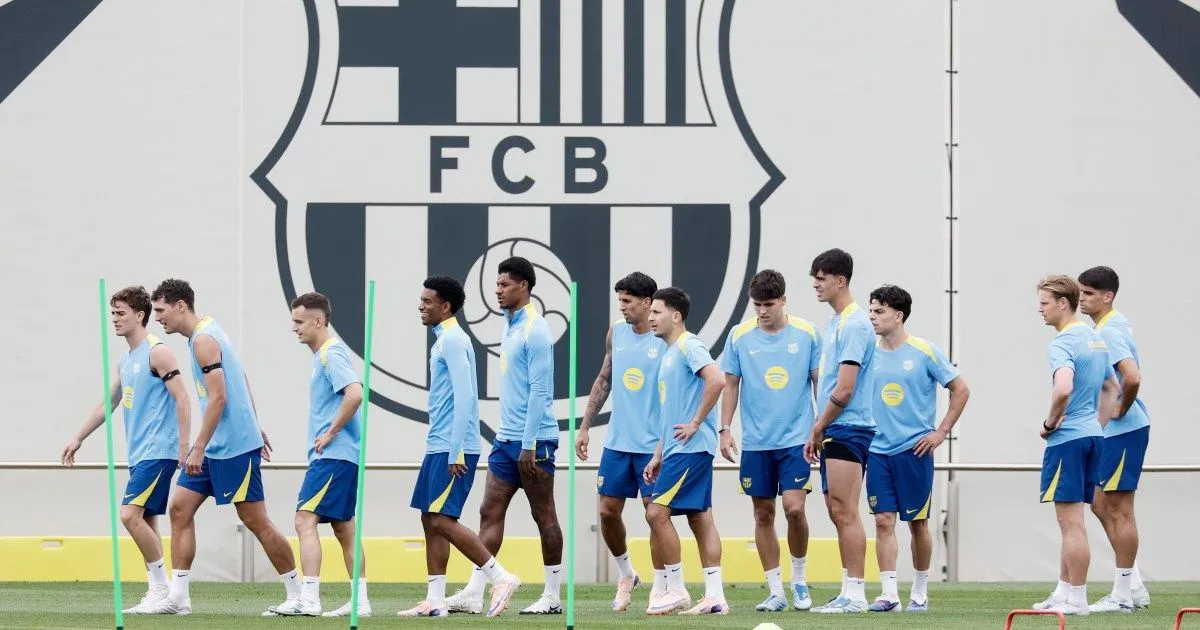 What is FC Barcelona’s Negreira case, and what are the charges?