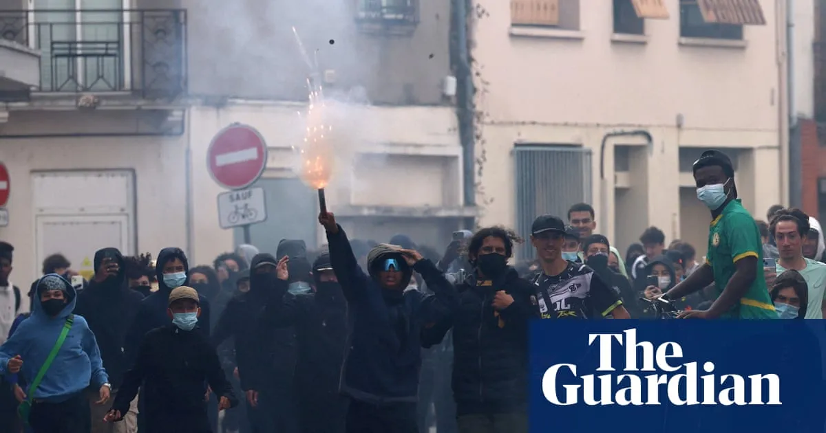 More than 400 schools in France to be closed on Monday as more protests planned