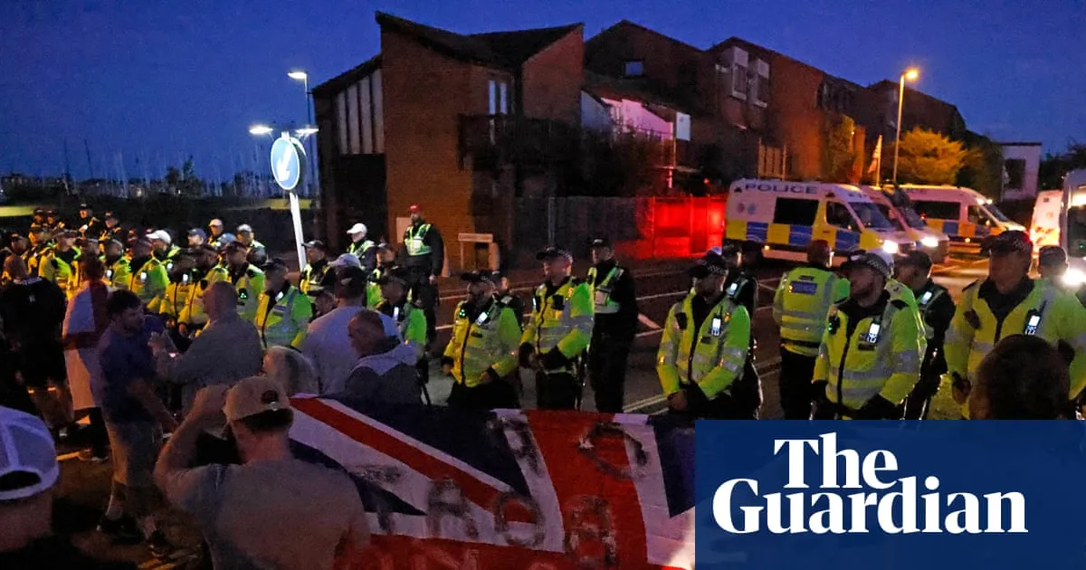 Anti-migrant protesters scuffle with police in Gosport after Channel rescue
