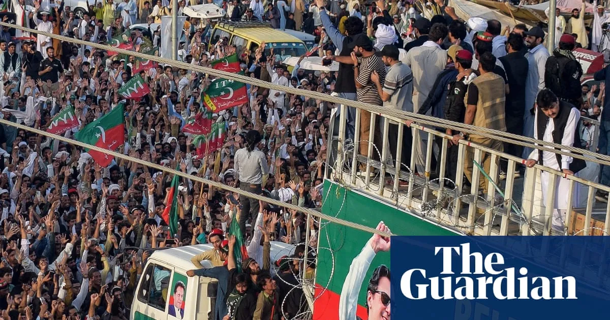 Supporters of Imran Khan start march on locked-down Islamabad