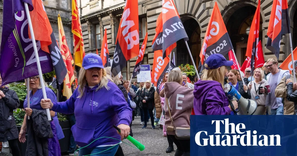 Glasgow city council reaches pay deal with union to avert fire-and-rehire plan