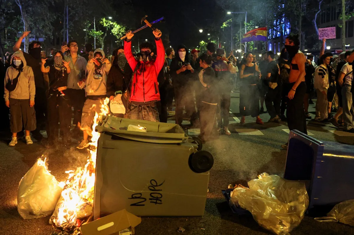 Violent clashes erupt after mass housing protest in Barcelona