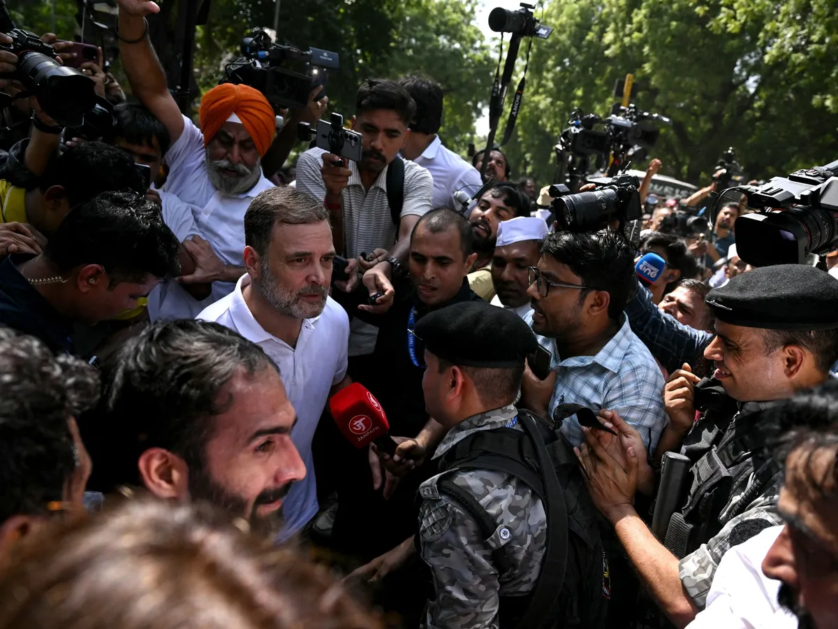 India opposition leaders briefly arrested in protest against election chief