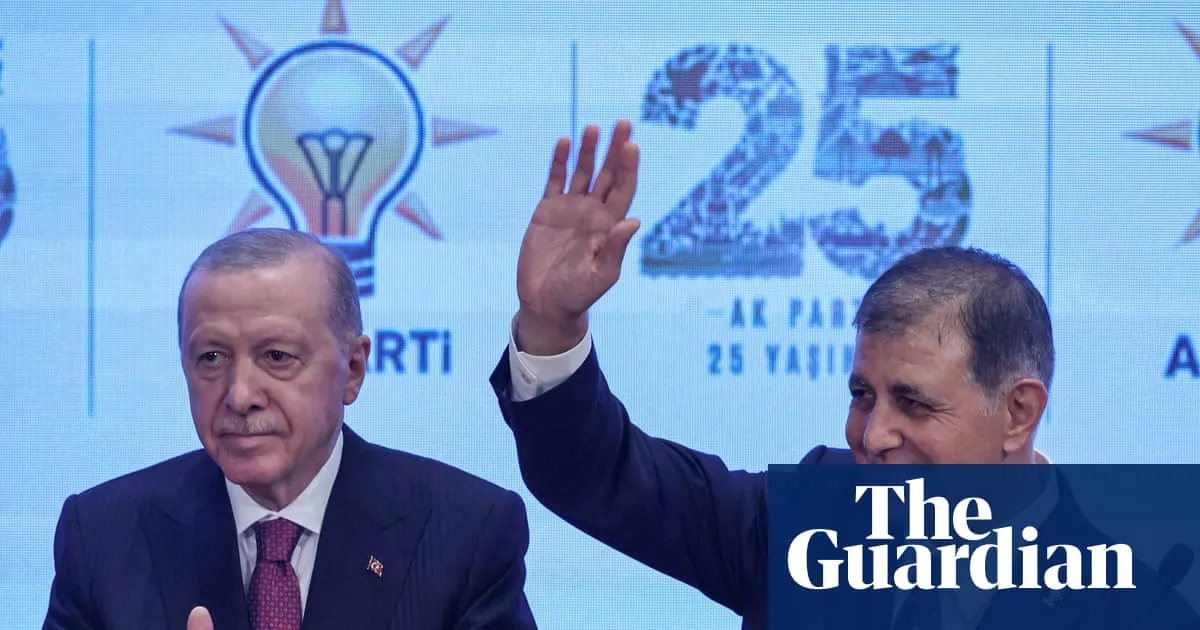 Mayor of Turkish opposition stronghold defects to Erdoğan’s party amid political crackdown