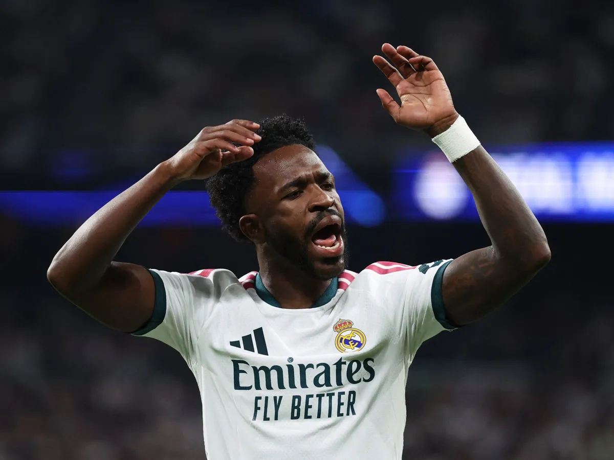 Vinicius apologises for hair-pull red card but could miss El Clasico