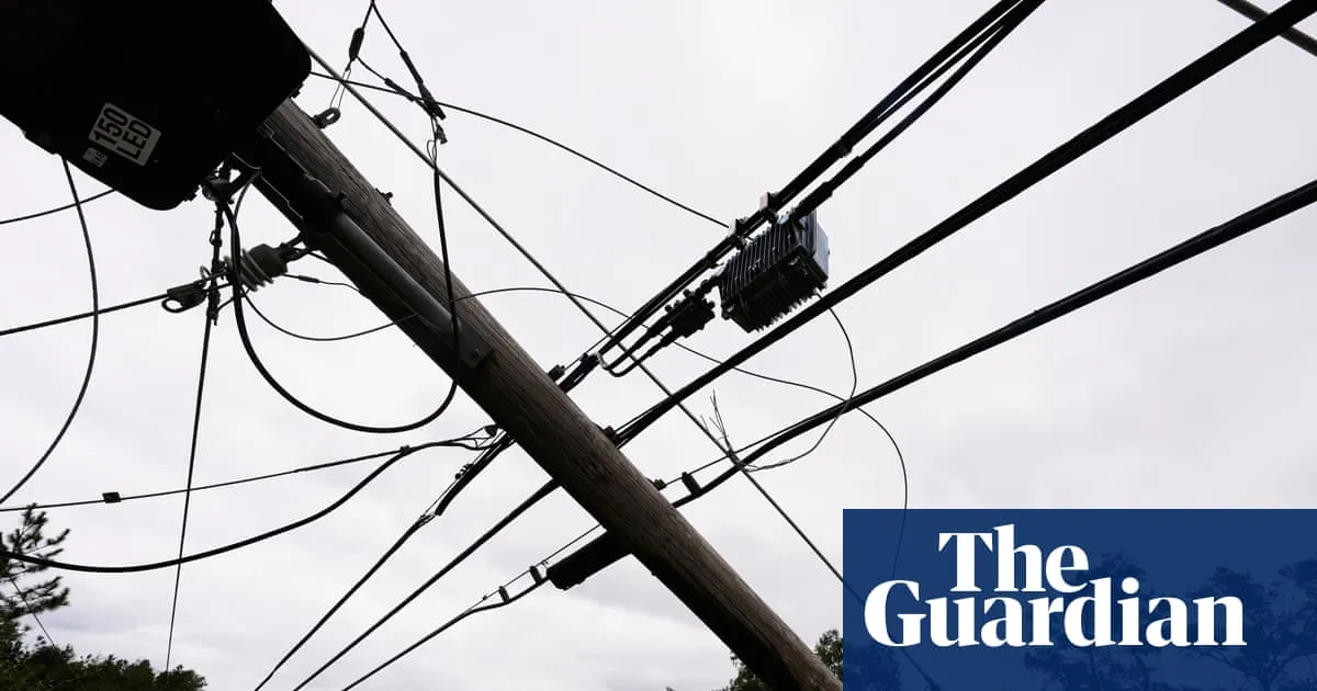 Thousands without power in Florida and Alabama as Isaias moves north