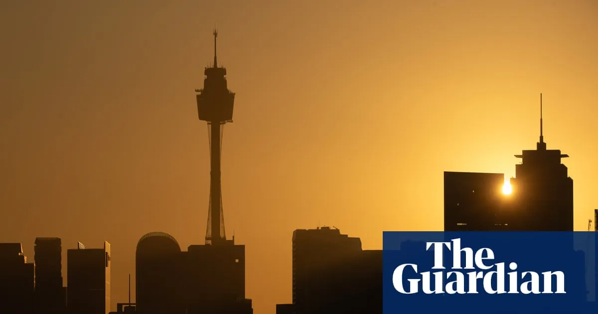 Total fire ban for Sydney, with 37C temperatures and risk of bushfires from ‘dry lightning’