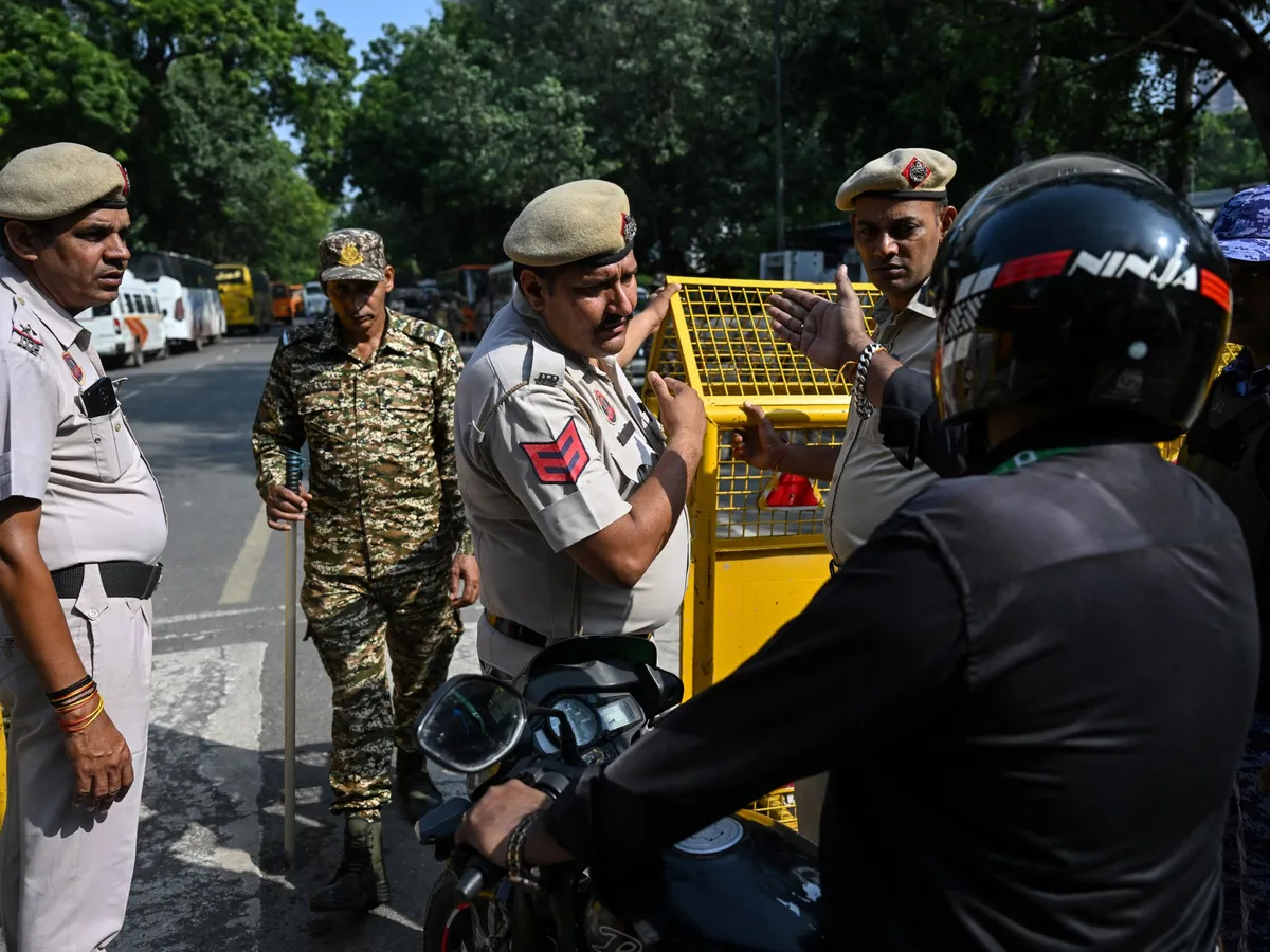 Police detain leaders of India’s ‘cockroach’ movement at New Delhi protest