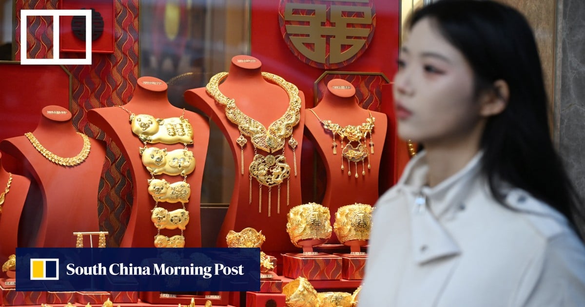 Shanghai residents offload their gold as prices surge to record highs