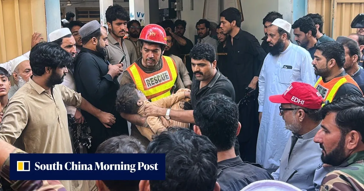 28 dead, mostly pupils, in Pakistan after school roof collapses