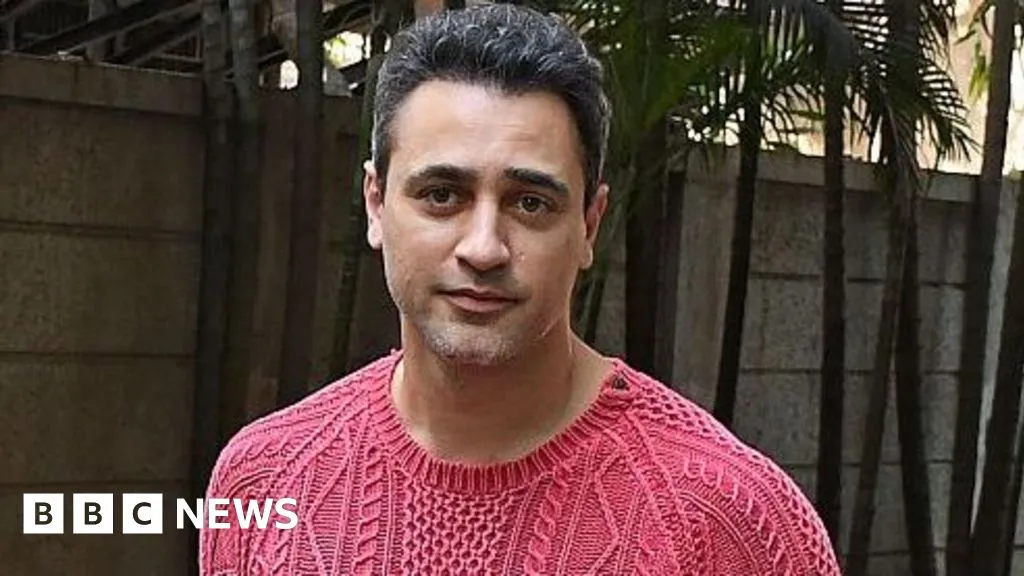 Actor Imran Khan ordered to leave India after participating in protest